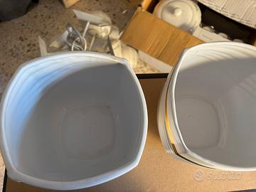 2 Vasi in ceramica bianchi  con striscia oro
