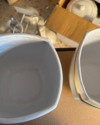 2 Vasi in ceramica bianchi  con striscia oro