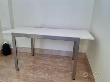 Tavolo in acciaio come nuovo