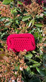 Borsa clutch all’uncinetto