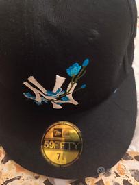 capello new era nero blu  . nouvo
