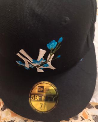 capello new era nero blu  . nouvo