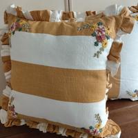 2 cuscini da divano - mai usati