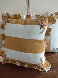 2 cuscini da divano - mai usati