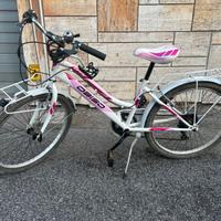 Bicicletta bambina rosa e bianca