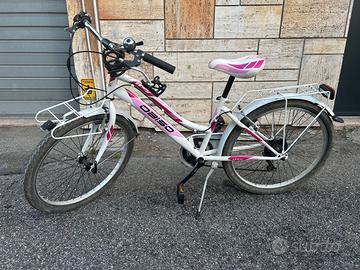 Bicicletta bambina rosa e bianca