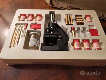 Microscopio e kit piccolo chimico (anni Settanta)