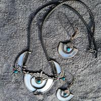 collana con orecchini