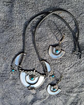 collana con orecchini