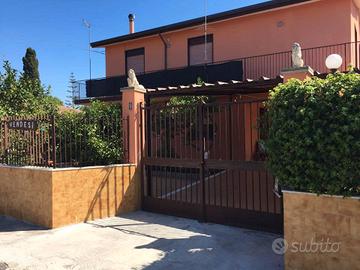 Spaziosa villa con cortile a Vaccarizzo