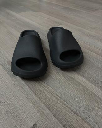 Ciabatte yeezy slides