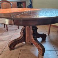 Tavolo in noce ovale