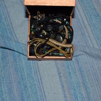 BRACCIALI COLLANE E OROLOGIO