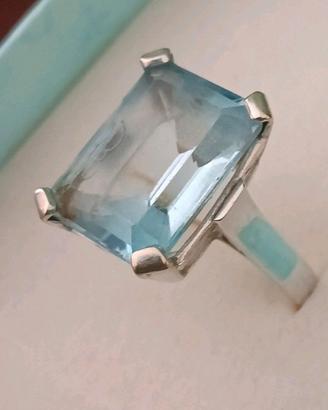 anello in oro bianco 18 kt con topazio azzurro 