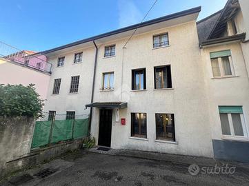 CASA DI CORTE A TORREBELVICINO