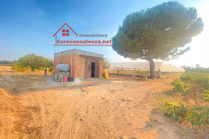 Terreno di 2370 mq con deposito
