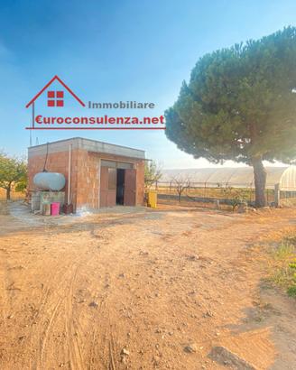 Terreno di 2370 mq con deposito
