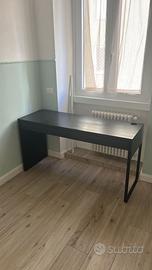 Scrivania nera Ikea