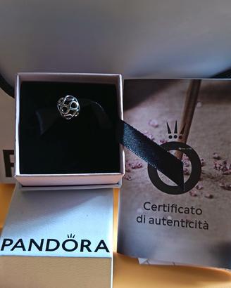Charm pandora