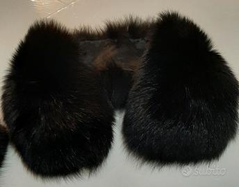 Collo e polsi in volpe colore nero