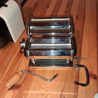 macchina per la pasta a mano Imperia ben tenuta 