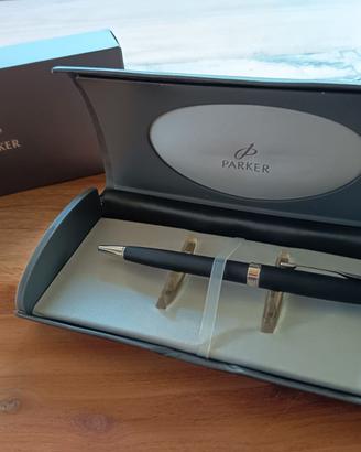 Penna Parker nera con astuccio originale