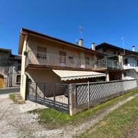 CASA IN LINEA DI TESTA TRICAMERE - AMPIO TERRAZZO