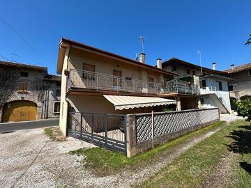 CASA IN LINEA DI TESTA TRICAMERE - AMPIO TERRAZZO