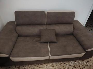 divano con pouf estraibile 