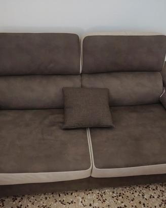 divano con pouf estraibile 