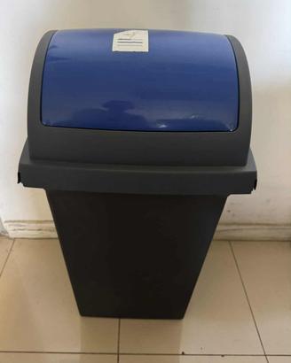 pattumiera quadrata con coperchio basculante lt 50