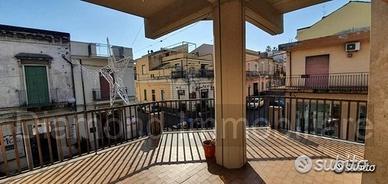 Appartamento 7 vani con garage a Giarre centro