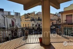 Appartamento 7 vani con garage a Giarre centro