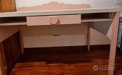 scrivania + sedia + comodino + mensole bambina