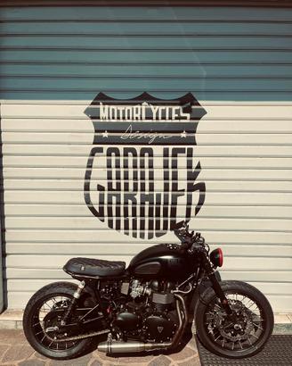 Triumph bonneville T100 Special Garajek