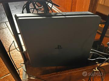 PlayStation 4 + Visore e accessori