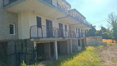 Villette nuova costruzione con giardino