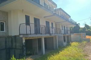 Villette nuova costruzione con giardino