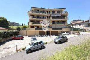 Appartamento di 81 m² con 3 locali e box auto a Pa