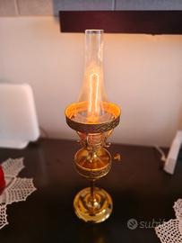 Elegante Lampada a Olio Antica in Ottone 