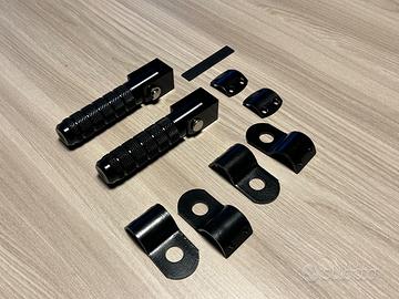 Kit pedane poggiapiedi per moto