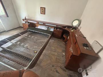 Mobili legno, divano