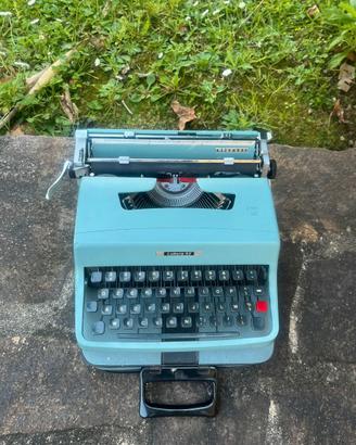 Macchina da scrivere anni '60-Olivetti Lettera 32