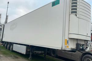 Semirimorchio frigo con sponda posteriore