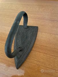 Antico ferro da stiro
