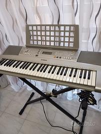 Pianola Yamaha e303