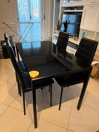 Tavolo e sedie da pranzo