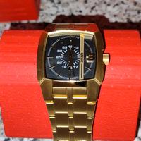 Orologio Diesel tinta oro, quadrante nero