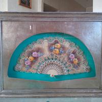 Ventaglio in teca dipinto a mano fiori 
