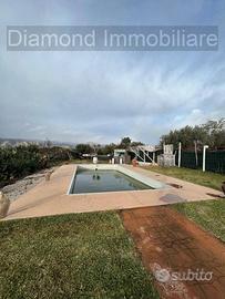 Villa con piscina e uliveto a Solicchiata